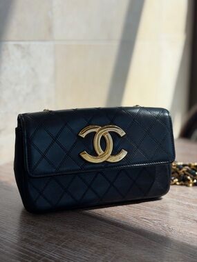 CHANEL Vintage Black Quilted Shoulder Bag with Gold CC